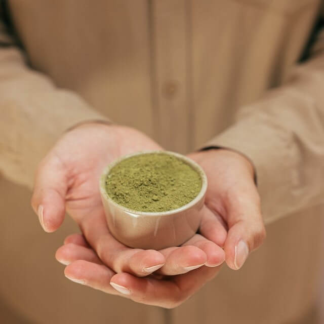 Matcha - o pudră misterioasă care a revoluționat lumea ceaiului verde